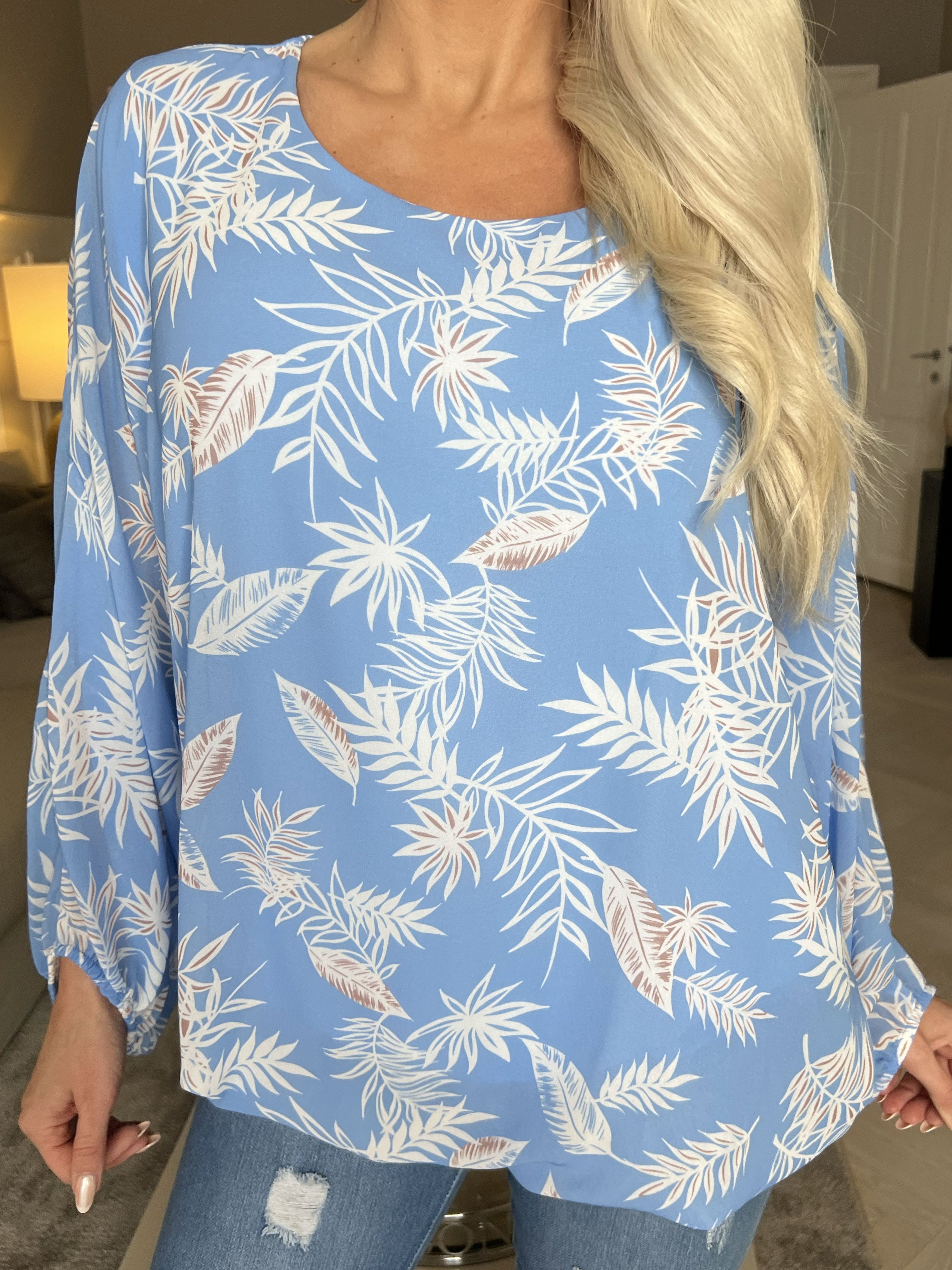 Destiny Leaf - Chiffongblus med lövmönster